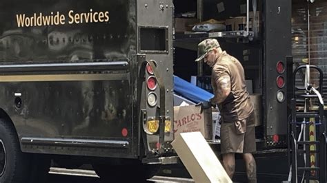 Ticker: Teamsters at UPS finalize votes to approve new labor contract